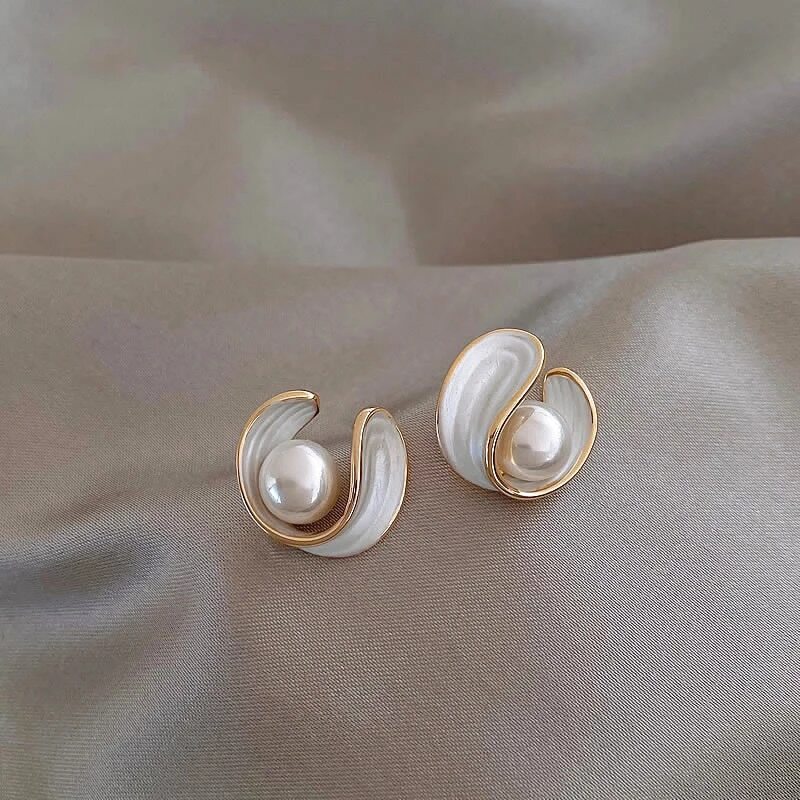 Luxe witte opale oorbellen met parels in goud