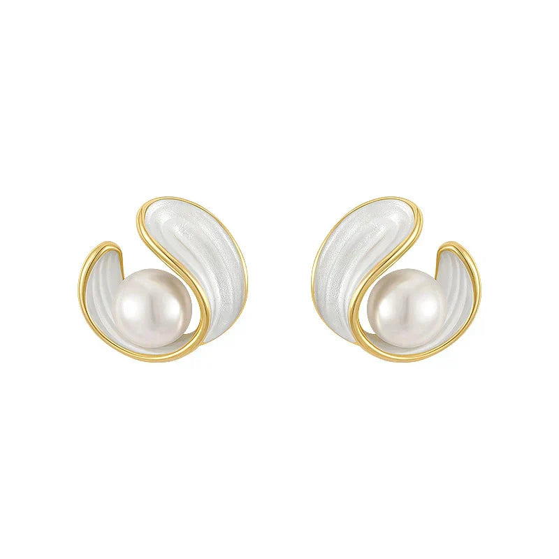 Luxe witte opale oorbellen met parels in goud