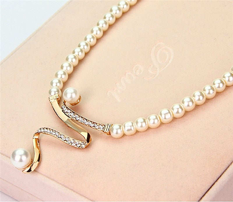Natuurlijke parels ketting + set oorbellen