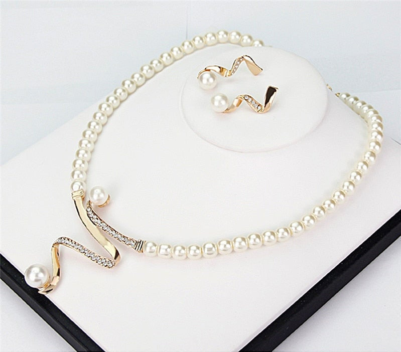 Natuurlijke parels ketting + set oorbellen
